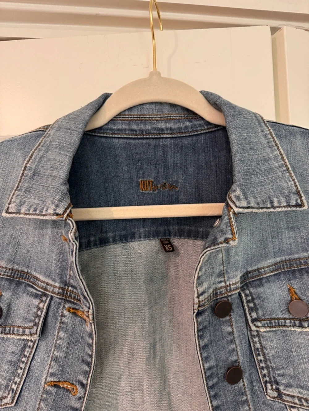 Kut from the Kloth Helena denim jacket - Picture 5 of 6
